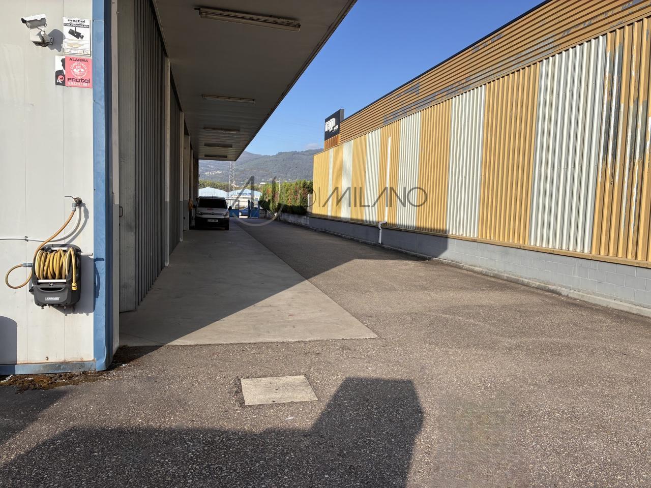 Nave industrial de 850 m² sobre parcela de 1.600 m² en primera línea del Polígono Industrial A Granxa