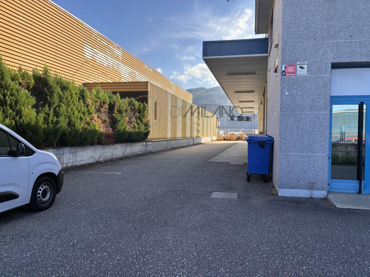 Nave industrial de 850 m² sobre parcela de 1.600 m² en primera línea del Polígono Industrial A Granxa