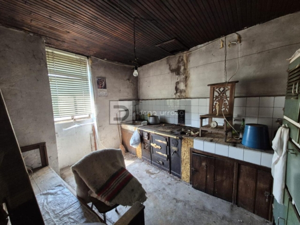 Casa de pueblo en venta en  Lugar Sistin