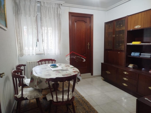 PISO CON TRASTERO EN TROBAJO DEL CAMINO