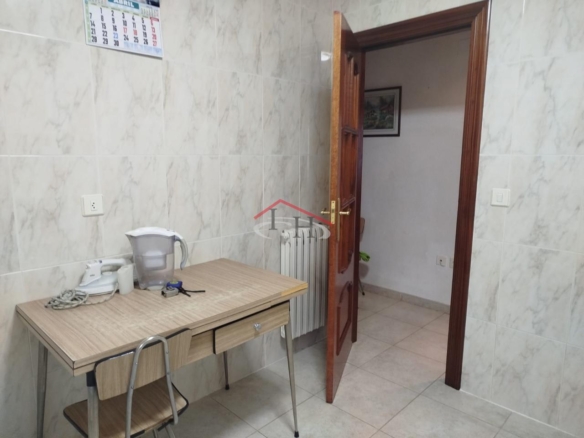 PISO CON TRASTERO EN TROBAJO DEL CAMINO