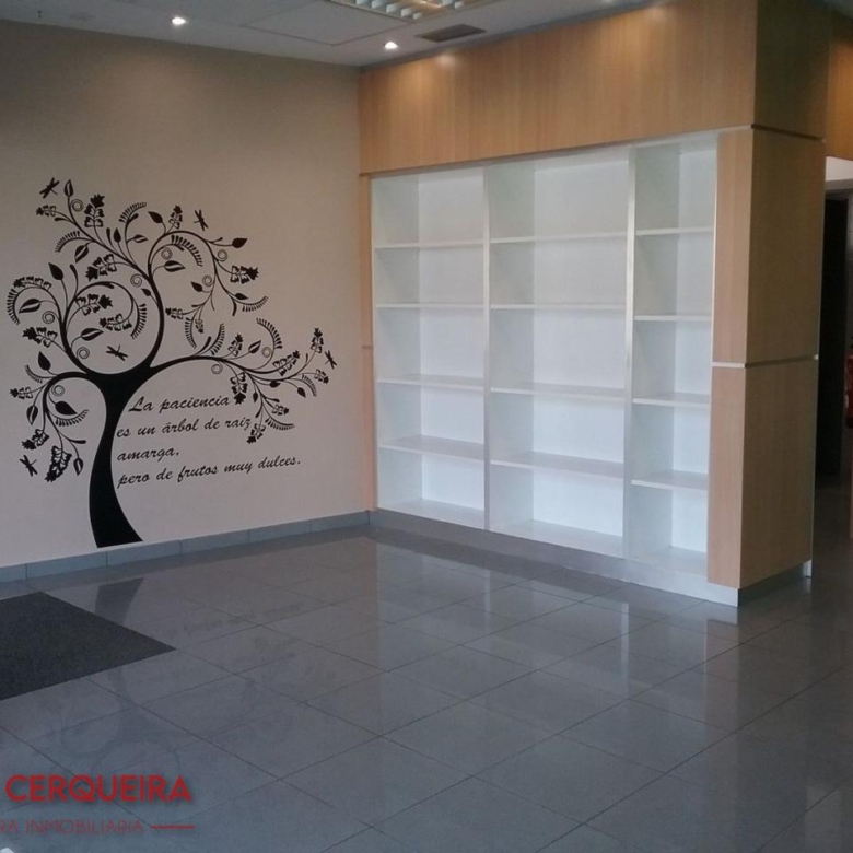LOCAL COMERCIAL EN ALQUILER EN EL CENTRO DE O ROSAL | 50 M²