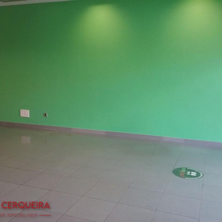 LOCAL COMERCIAL EN ALQUILER EN EL CENTRO DE O ROSAL | 50 M²
