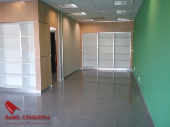 LOCAL COMERCIAL EN ALQUILER EN EL CENTRO DE O ROSAL | 50 M²