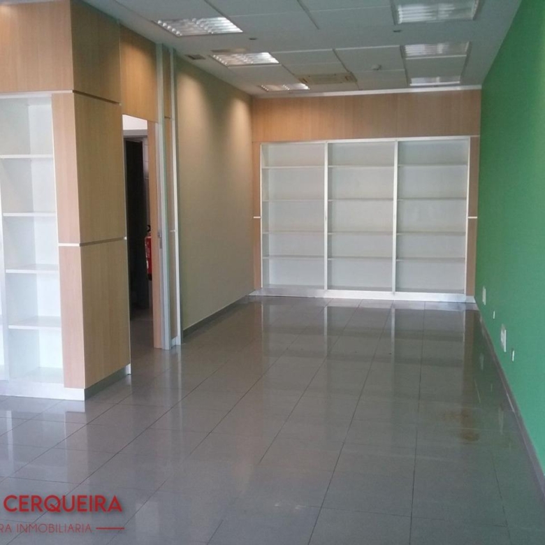 LOCAL COMERCIAL EN ALQUILER EN EL CENTRO DE O ROSAL | 50 M²