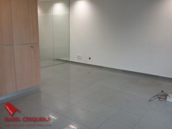 LOCAL COMERCIAL EN ALQUILER EN EL CENTRO DE O ROSAL | 50 M²