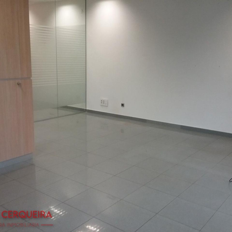 LOCAL COMERCIAL EN ALQUILER EN EL CENTRO DE O ROSAL | 50 M²