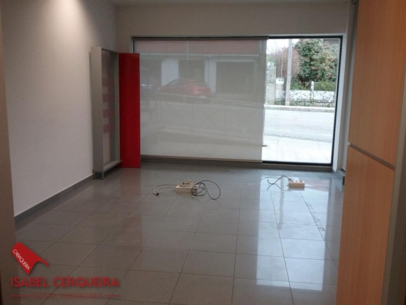 LOCAL COMERCIAL EN ALQUILER EN EL CENTRO DE O ROSAL | 50 M²