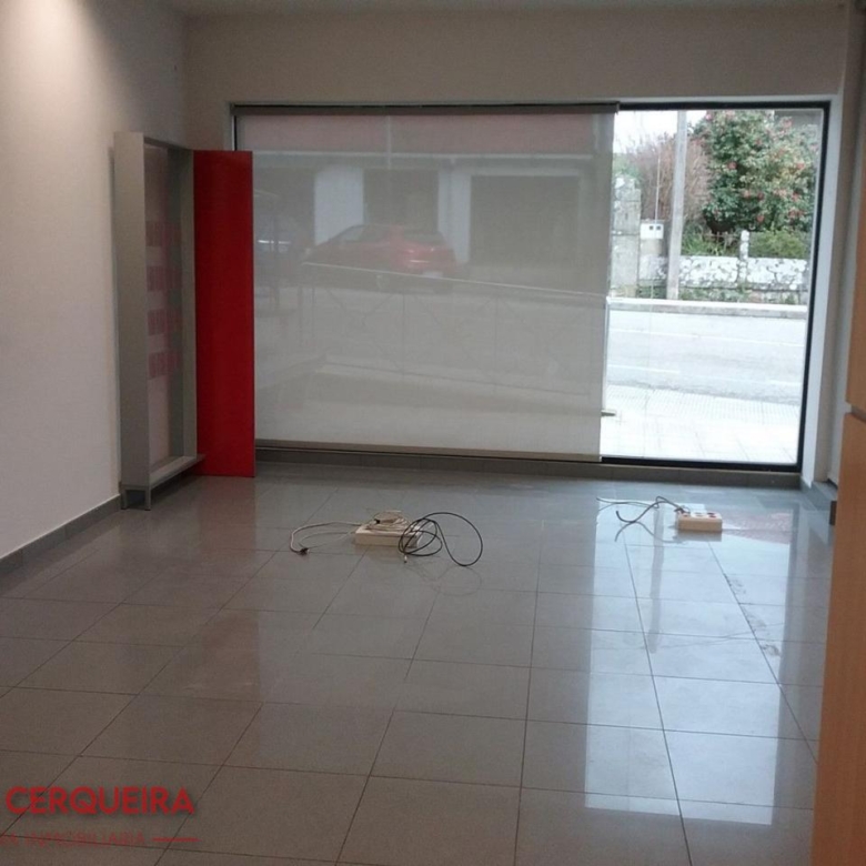 LOCAL COMERCIAL EN ALQUILER EN EL CENTRO DE O ROSAL | 50 M²