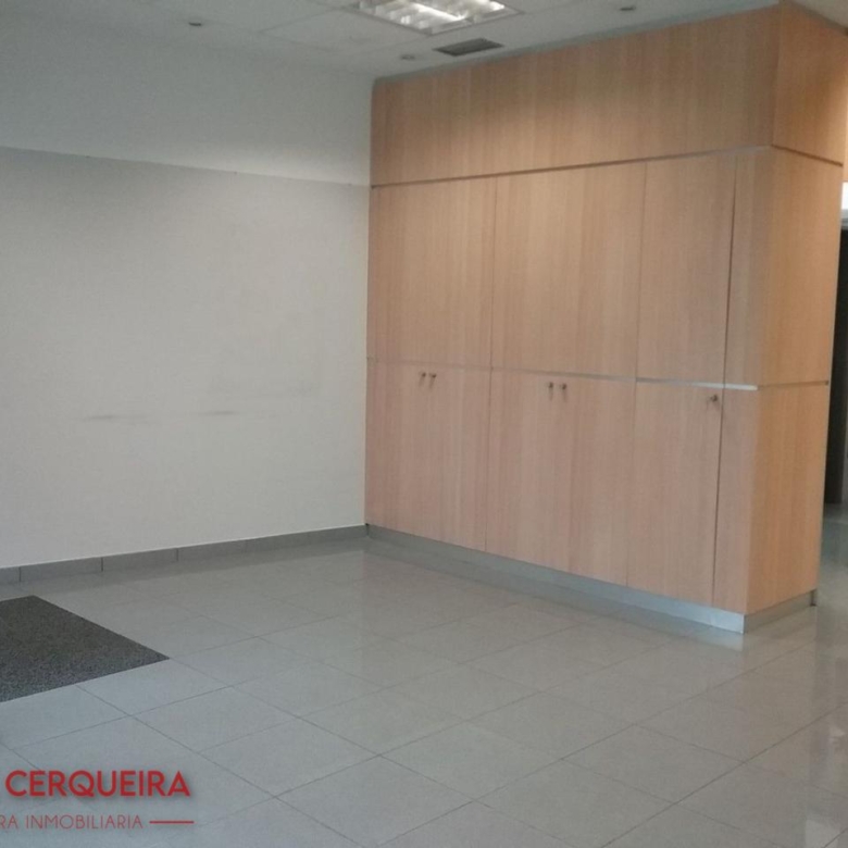 LOCAL COMERCIAL EN ALQUILER EN EL CENTRO DE O ROSAL | 50 M²