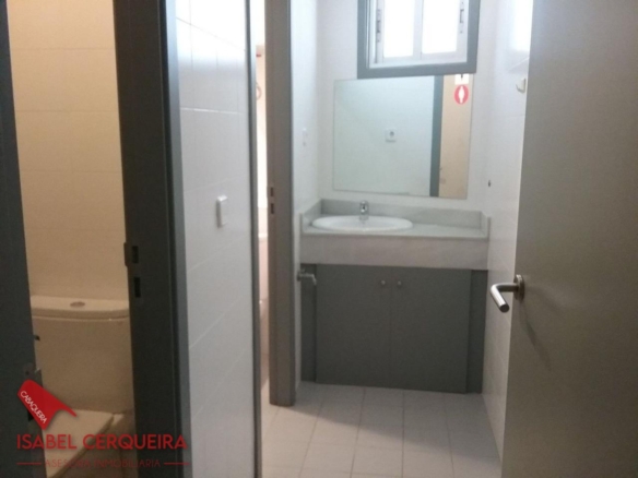 LOCAL COMERCIAL EN ALQUILER EN EL CENTRO DE O ROSAL | 50 M²