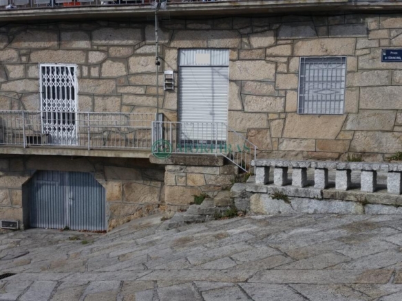 Casa con negocio. Cudeiro.