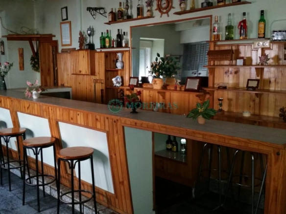 Casa con negocio. Cudeiro.