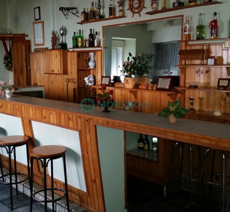 Casa con negocio. Cudeiro.