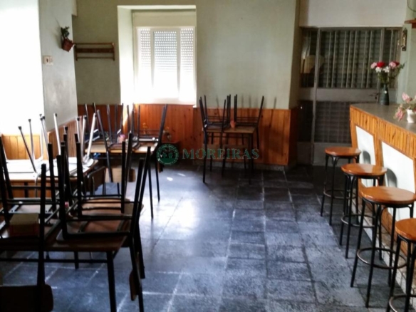 Casa con negocio. Cudeiro.