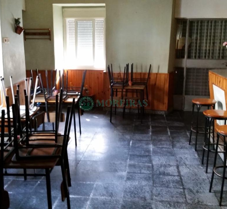Casa con negocio. Cudeiro.