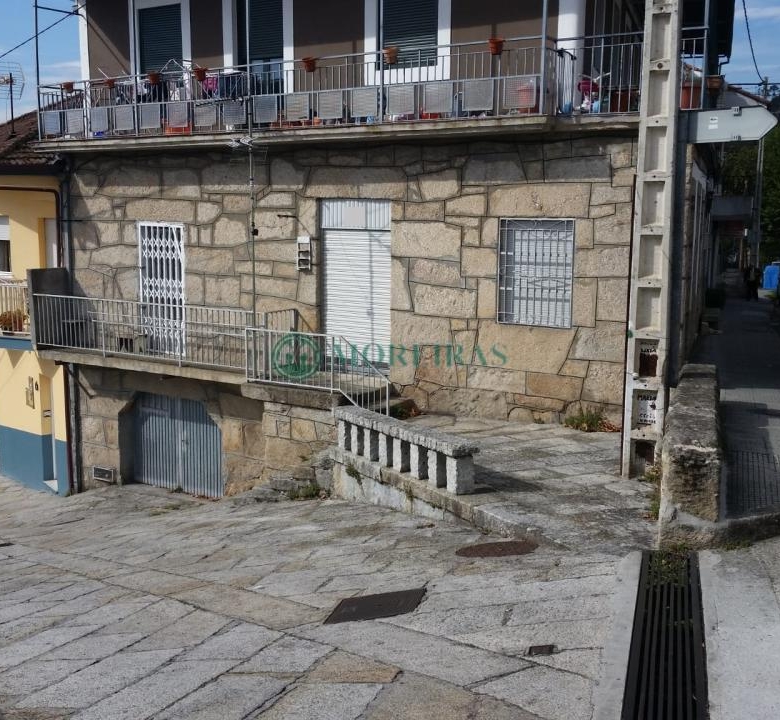Casa con negocio. Cudeiro.