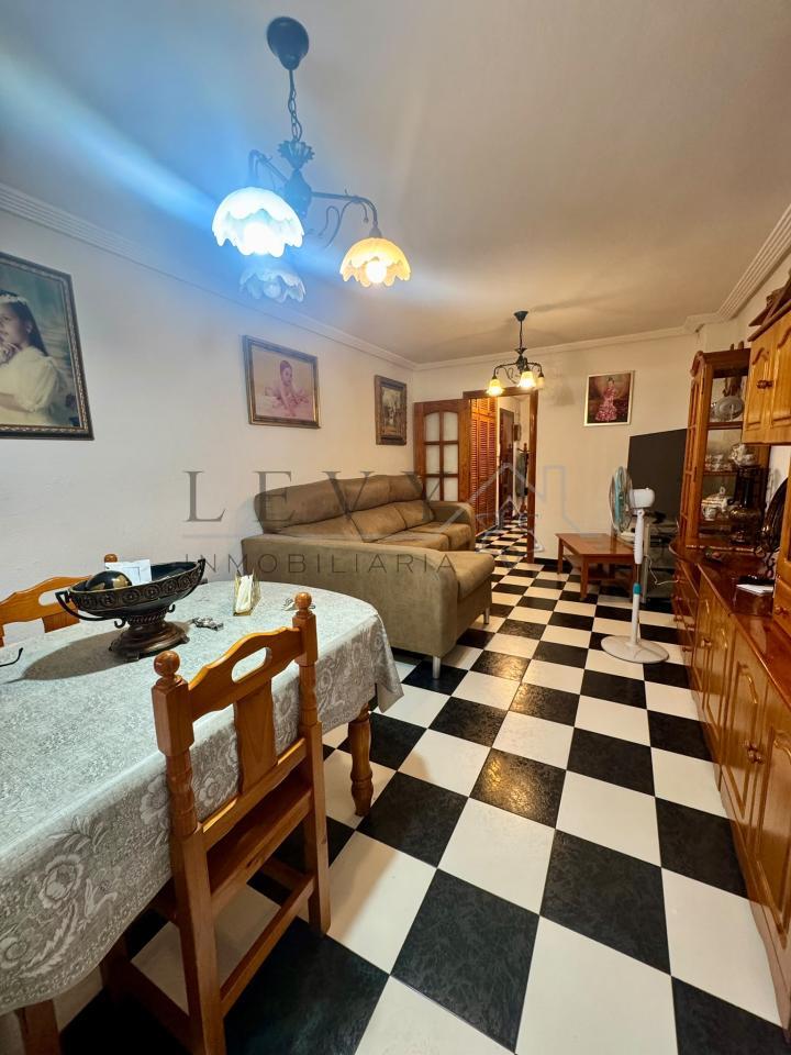 179154080296200173968_179153996835 Piso en venta En la zona de Huelin