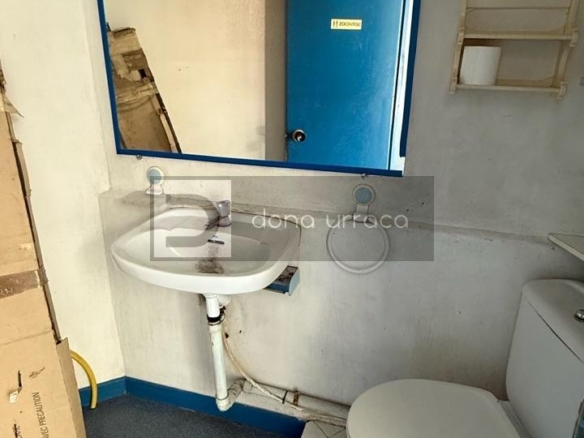 LOCAL COMERCIAL EN ALQUILER EN TUI, 47 M², LUZ TRIFÁSICA Y CIERRES DE SEGURIDAD