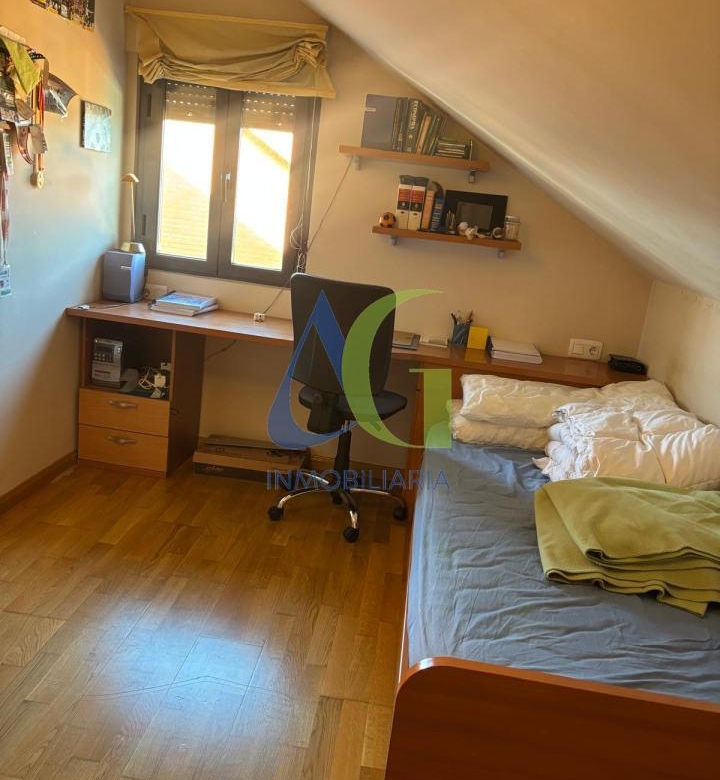 SE VENDE DUPLEX DE 4  HABITACIOENS EN NAVATEJERA