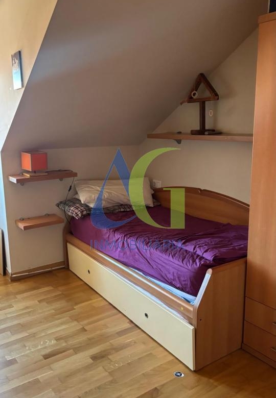 SE VENDE DUPLEX DE 4  HABITACIOENS EN NAVATEJERA