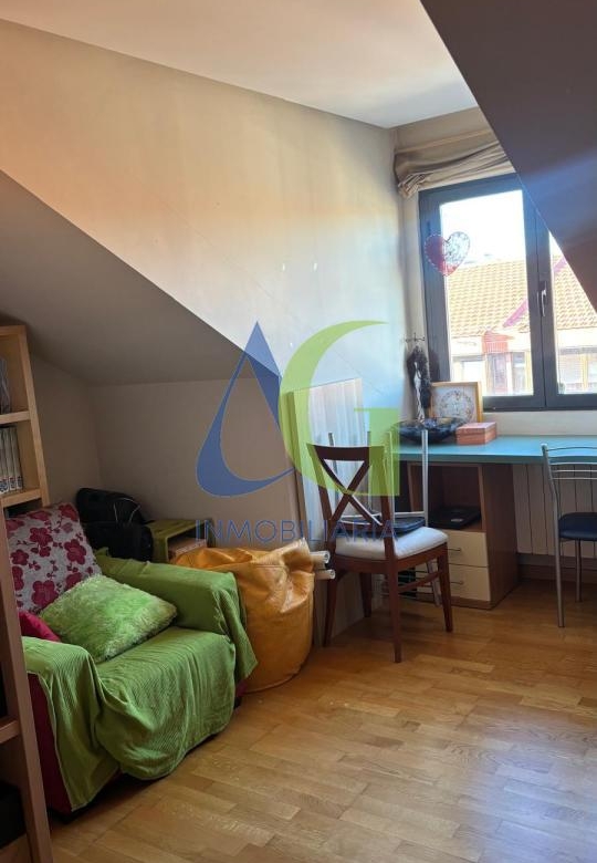 SE VENDE DUPLEX DE 4  HABITACIOENS EN NAVATEJERA