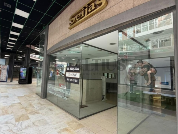 Local comercial de 100 m² en Área Central con amplio almacén