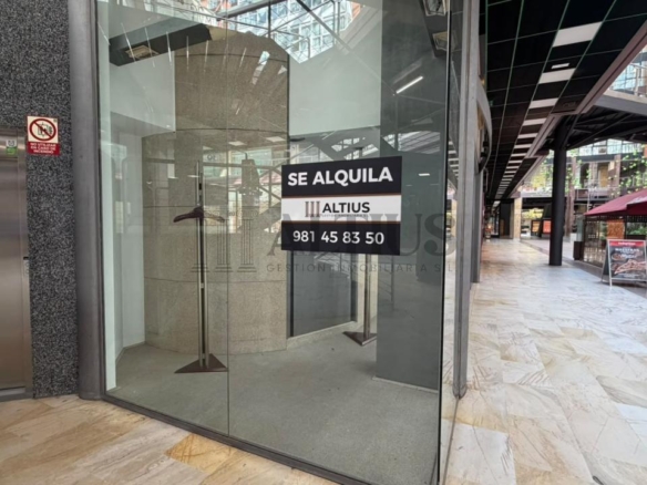 Local comercial de 100 m² en Área Central con amplio almacén