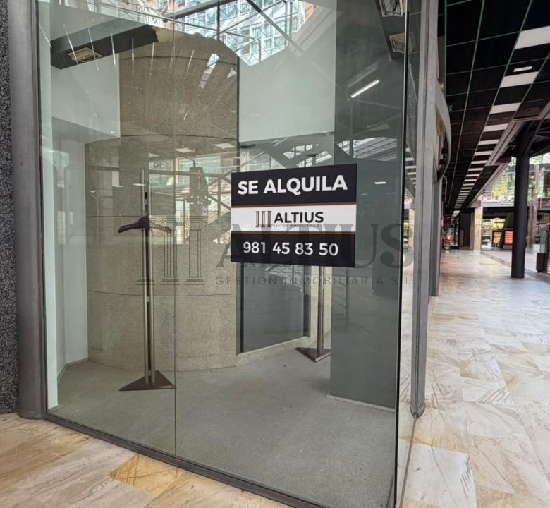 Local comercial de 100 m² en Área Central con amplio almacén