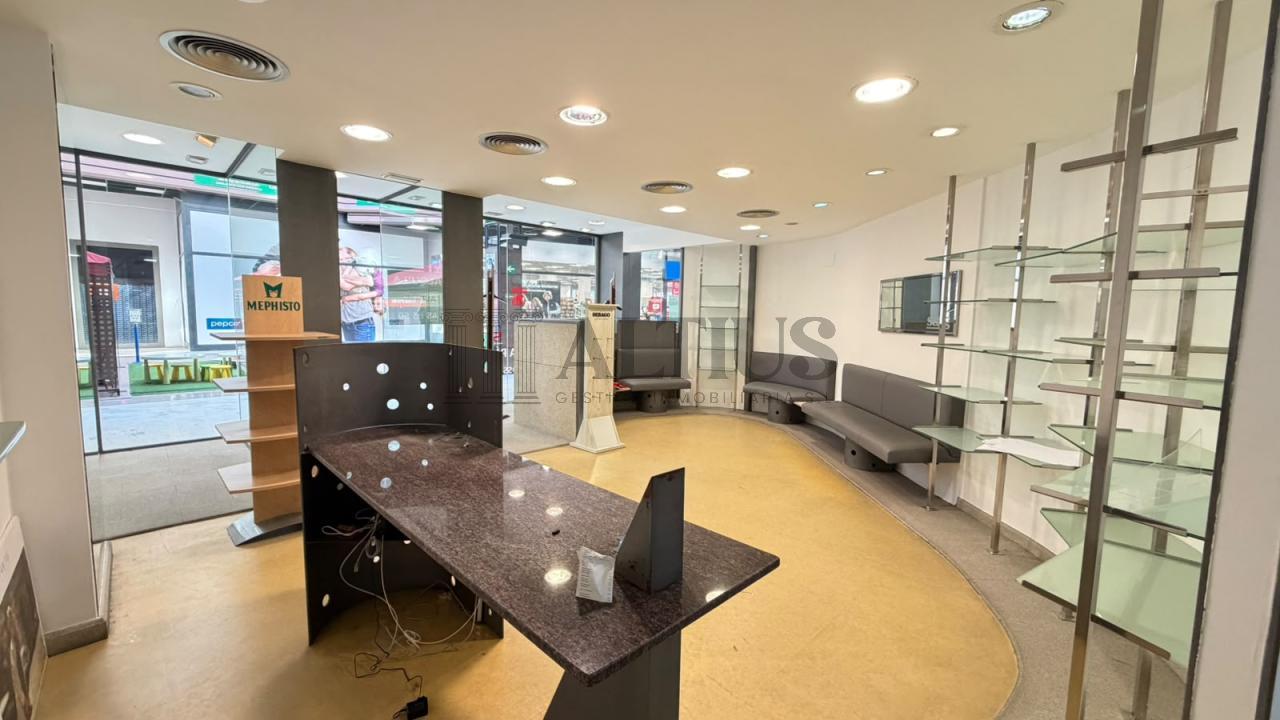 179154869261000029800_179154843665 Local comercial de 100 m² en Área Central con amplio almacén