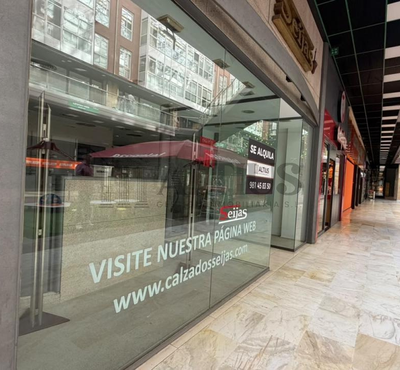 Local comercial de 100 m² en Área Central con amplio almacén