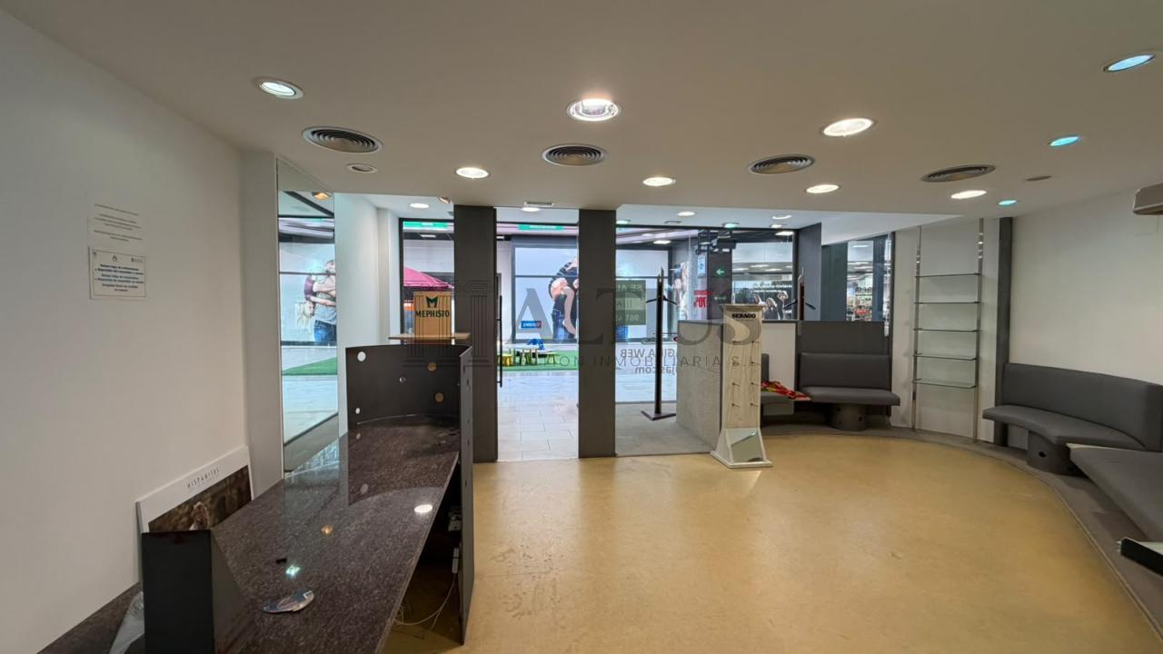 179154869323100029800_179154843724 Local comercial de 100 m² en Área Central con amplio almacén