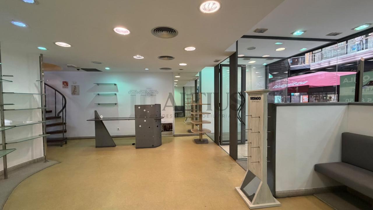 179154869330000029800_179154843786 Local comercial de 100 m² en Área Central con amplio almacén