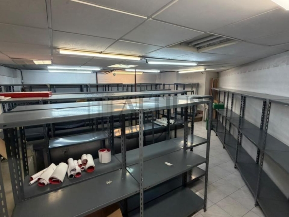 Local comercial de 100 m² en Área Central con amplio almacén
