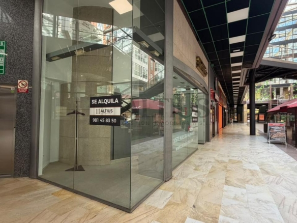 Local comercial de 100 m² en Área Central con amplio almacén