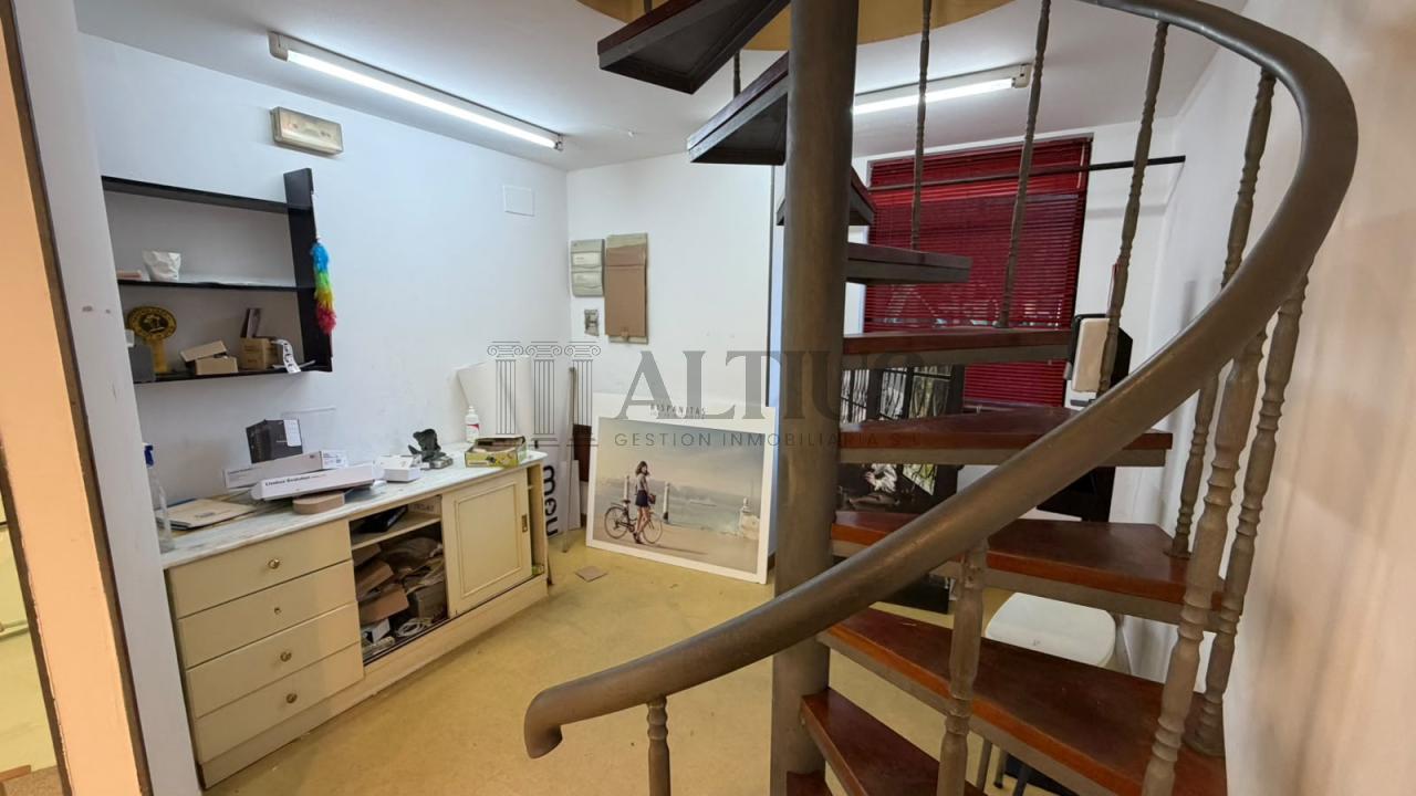 179154869637400029800_179154844260 Local comercial de 100 m² en Área Central con amplio almacén