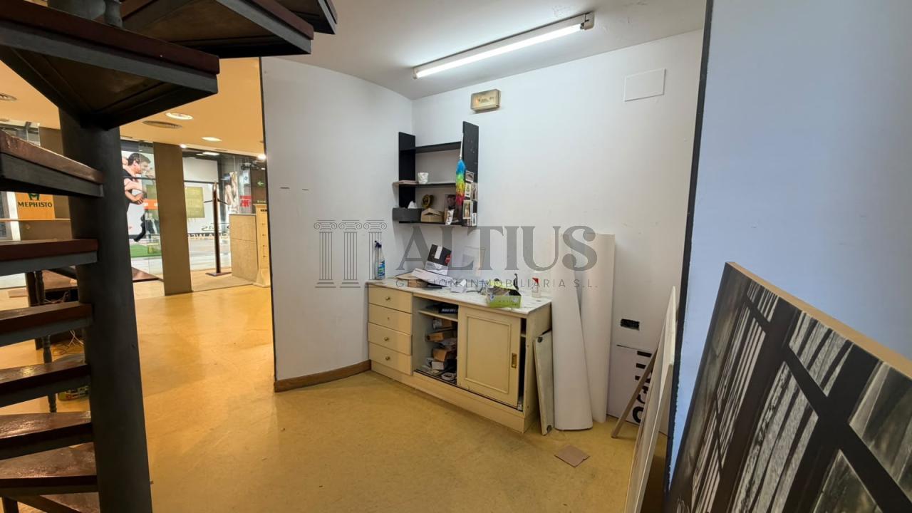 179154869682400029800_179154844320 Local comercial de 100 m² en Área Central con amplio almacén