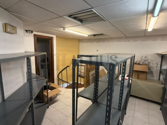 Local comercial de 100 m² en Área Central con amplio almacén