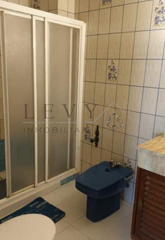 PISO 4 DORMITORIOS CERCA COMISARIA POLICIA