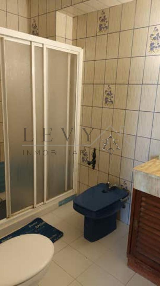 PISO 4 DORMITORIOS CERCA COMISARIA POLICIA