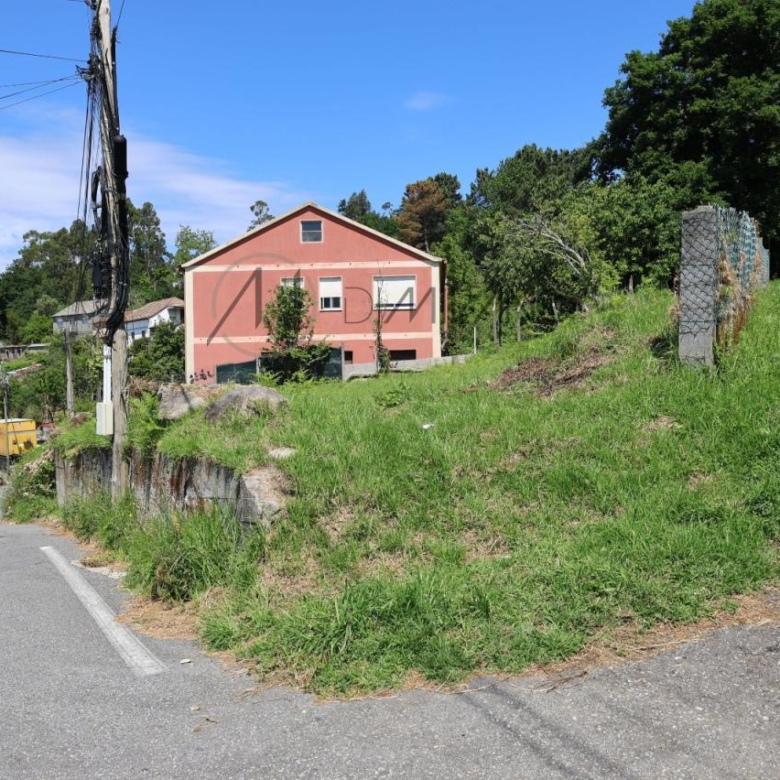 Solar de 577 m² con proyecto y licencia para vivienda unifamiliar en Lavadores, Vigo