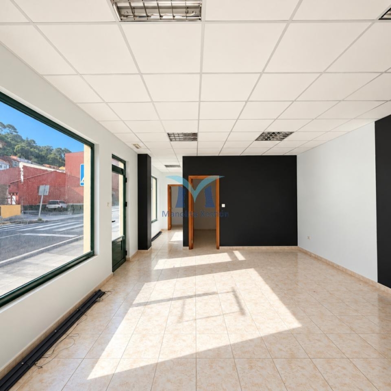 SE VENDE LOCAL COMERCIAL DE 154 m² EN O PINDO – AMPLIO ESCAPARATE Y ZONA DE ALMACÉN