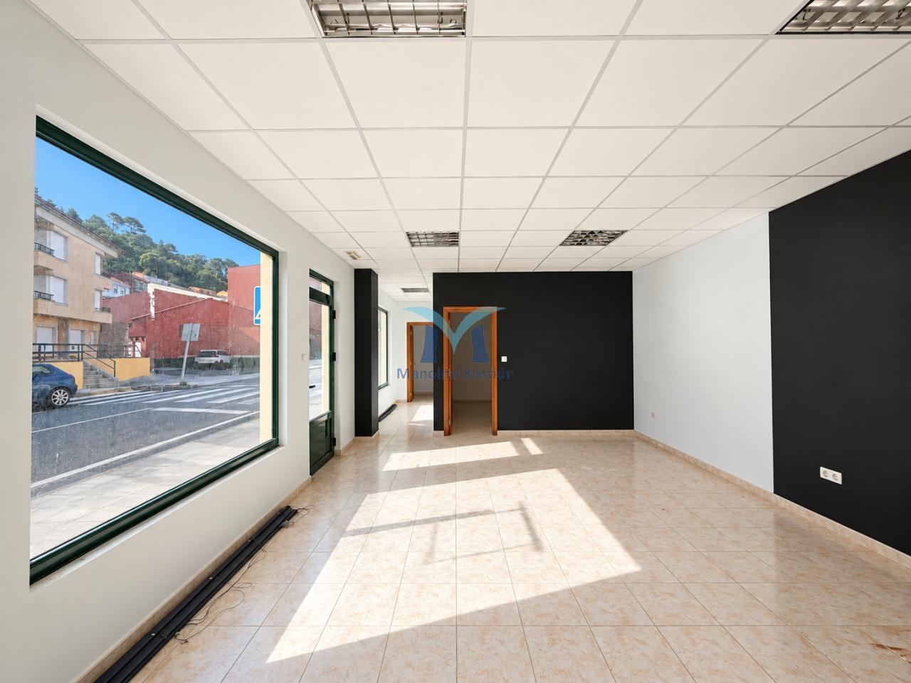 179157360027900029803_179157270580 SE VENDE LOCAL COMERCIAL DE 154 m² EN O PINDO – AMPLIO ESCAPARATE Y ZONA DE ALMACÉN