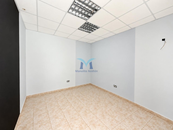SE VENDE LOCAL COMERCIAL DE 154 m² EN O PINDO – AMPLIO ESCAPARATE Y ZONA DE ALMACÉN