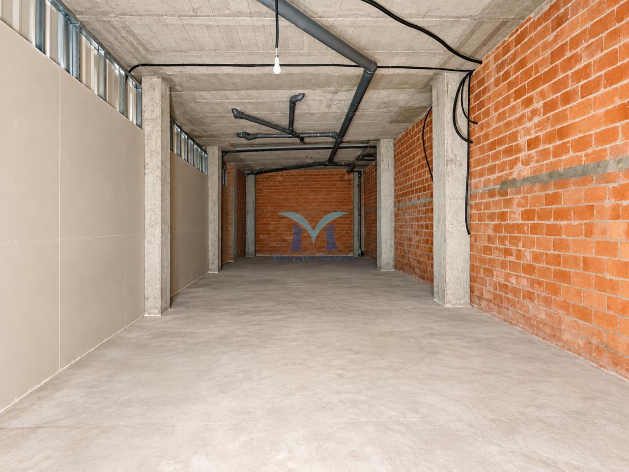 179157360185500029803_179157270703 SE VENDE LOCAL COMERCIAL DE 154 m² EN O PINDO – AMPLIO ESCAPARATE Y ZONA DE ALMACÉN