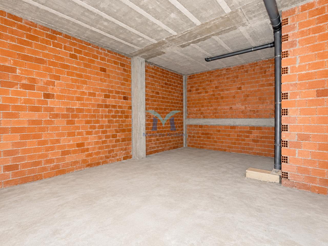 179157360282500029803_179157270737 SE VENDE LOCAL COMERCIAL DE 154 m² EN O PINDO – AMPLIO ESCAPARATE Y ZONA DE ALMACÉN