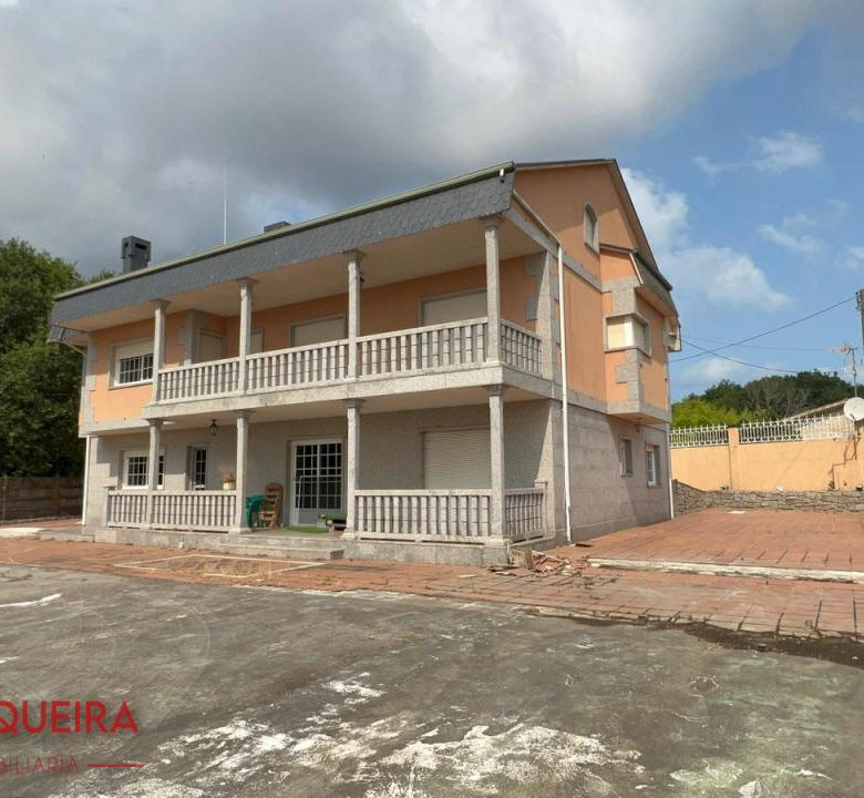 CHALET EXCLUSIVO EN O ROSAL – 431 M², 7 DORMITORIOS Y AMPLIA PARCELA DE 1.486 M²