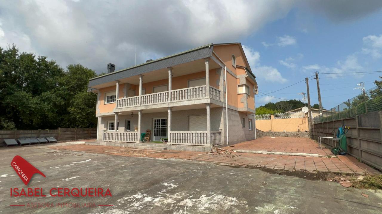 179187742286400045482_178498337969 CHALET EXCLUSIVO EN O ROSAL – 431 M², 7 DORMITORIOS Y AMPLIA PARCELA DE 1.486 M²