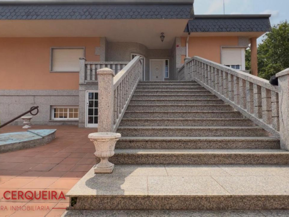 CHALET EXCLUSIVO EN O ROSAL – 431 M², 7 DORMITORIOS Y AMPLIA PARCELA DE 1.486 M²