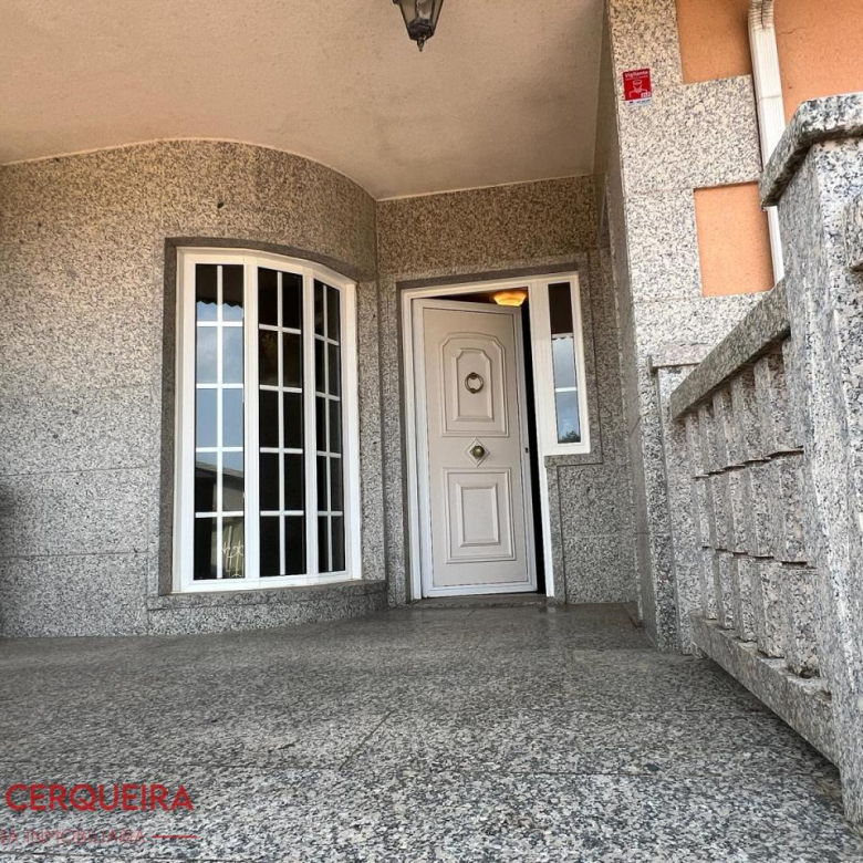CHALET EXCLUSIVO EN O ROSAL – 431 M², 7 DORMITORIOS Y AMPLIA PARCELA DE 1.486 M²
